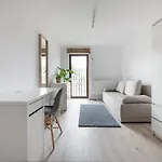 Apartman Spacious 3city With Four Bedrooms And Desk In By Renters