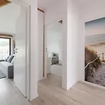 Apartman Spacious 3city With Four Bedrooms And Desk In By Renters *