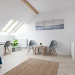Spacious 3city With Four Bedrooms And Desk In By Renters Gdynia