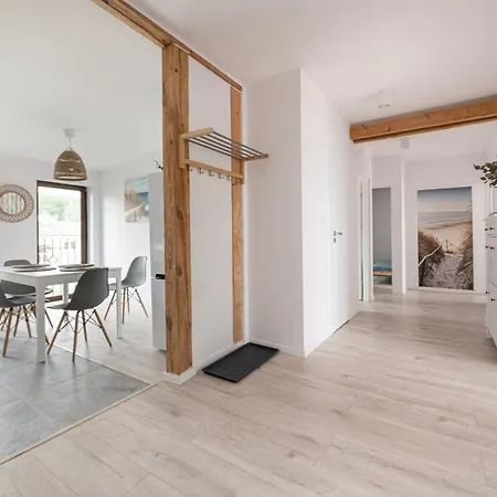 Apartament Spacious 3city With Four Bedrooms And Desk In By Renters *