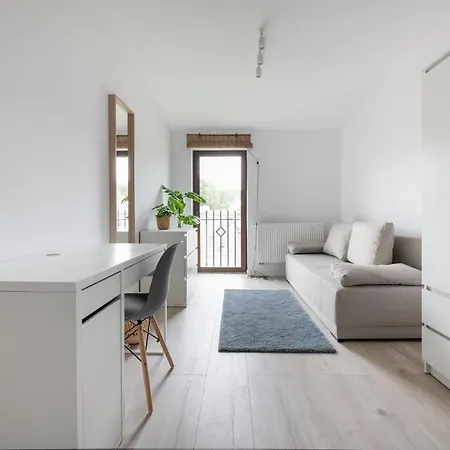 アパート Spacious 3city With Four Bedrooms And Desk In By Renters