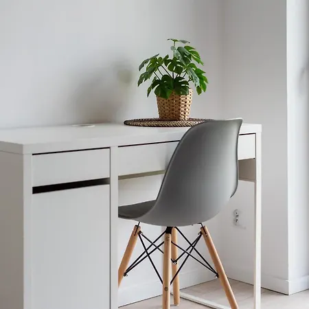 Spacious 3city With Four Bedrooms And Desk In By Renters Gdynia