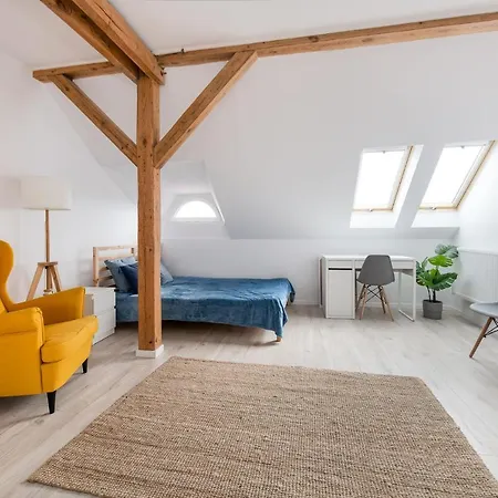 Spacious 3city With Four Bedrooms And Desk In By Renters Gdynia