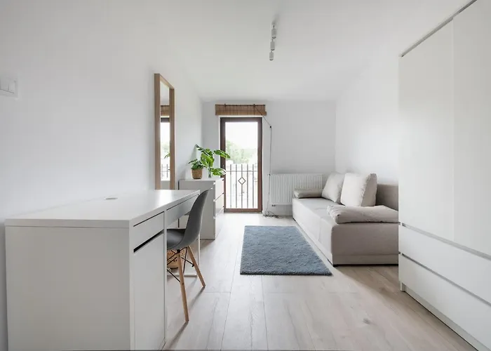 Apartament Spacious 3city With Four Bedrooms And Desk In By Renters