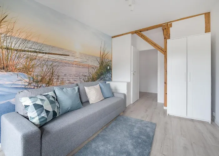 Spacious 3city With Four Bedrooms And Desk In By Renters Apartament *