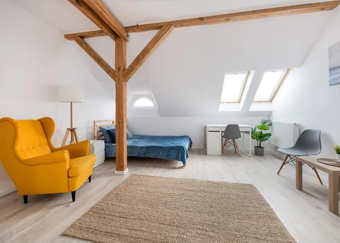 Spacious 3city With Four Bedrooms And Desk In By Renters Gdynia