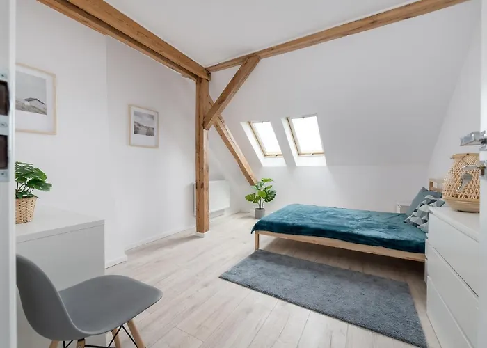 Spacious 3city With Four Bedrooms And Desk In By Renters *