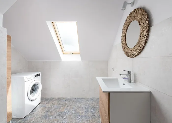 Apartmán Spacious 3city With Four Bedrooms And Desk In By Renters