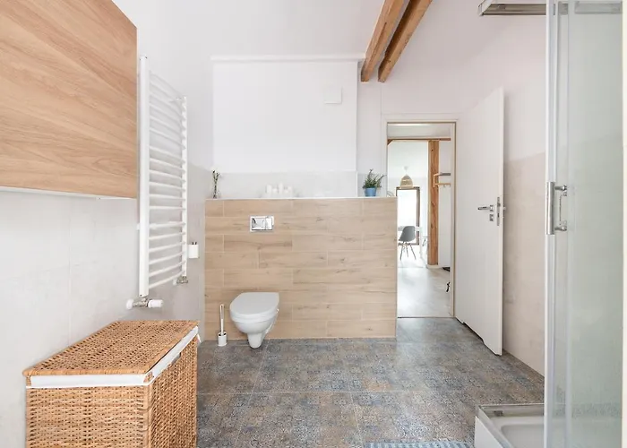 Apartament Spacious 3city With Four Bedrooms And Desk In By Renters